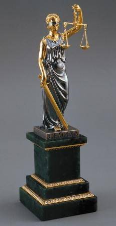 Серебряная скульптура Правосудие (Фемида)