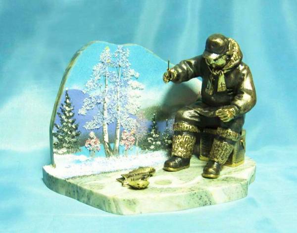 Бронзовая статуэтка Рыбак зимний (насыпная картина)