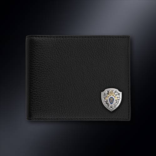Черное кожаное портмоне с серебряной эмблемой СК РФ