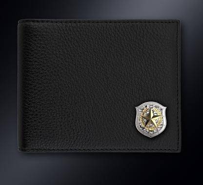 Черное кожаное портмоне с серебряной эмблемой ВС РФ