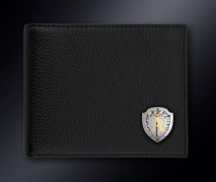 Черное кожаное портмоне с серебряной эмблемой ЦСН Альфа
