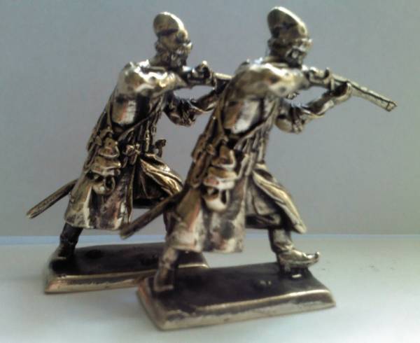 Бронзовая статуэтка Стрелец, стреляющий из пищали (серия Стрельцы 17-го века)Фото 13532-02.jpg