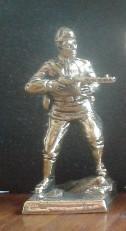 Бронзовая статуэтка Солдат с ППШ (серия Штурм Сапун горы1944 год)