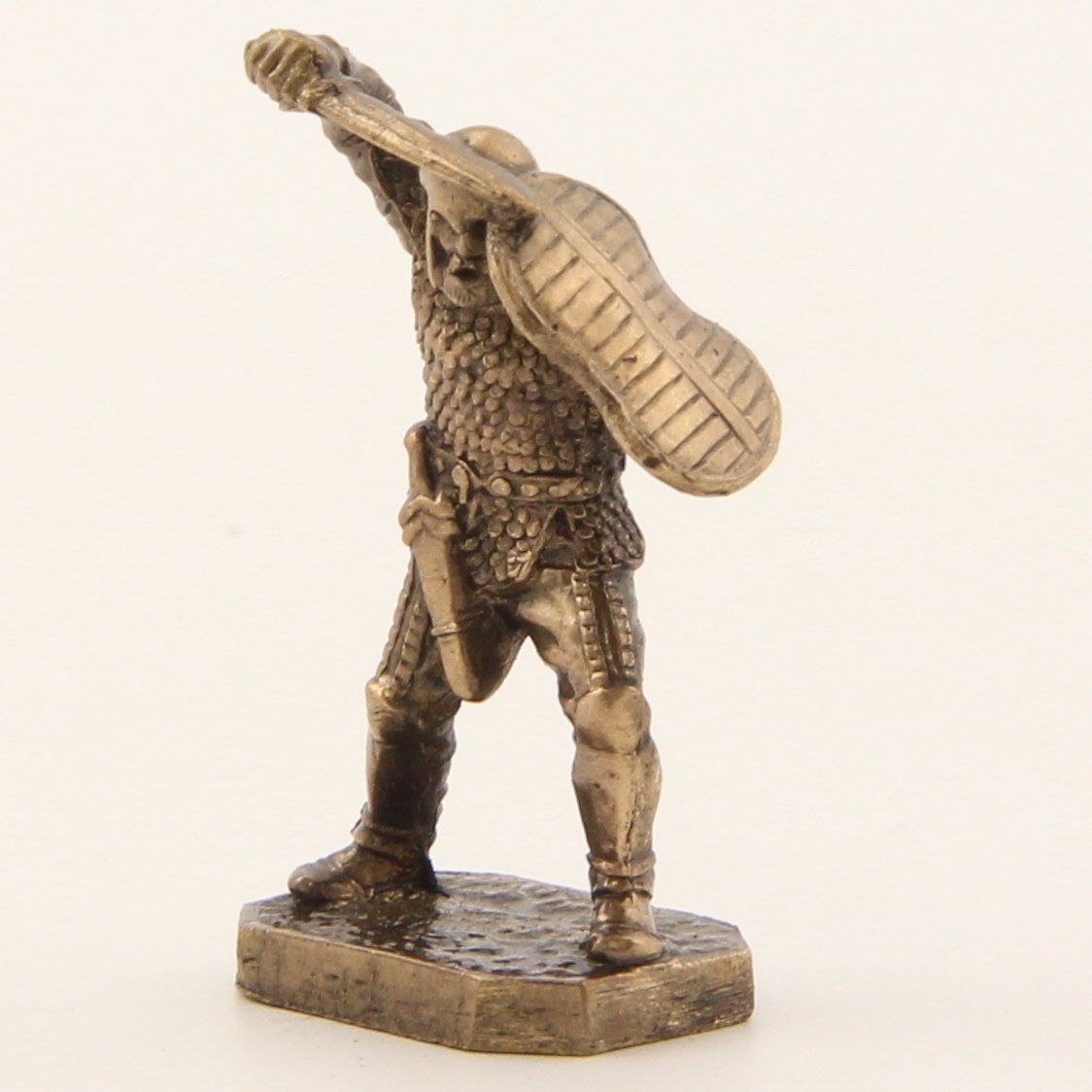 Бронзовая статуэтка Воин с мечом и щитом (серия Скифы)Фото 15248-02.jpg