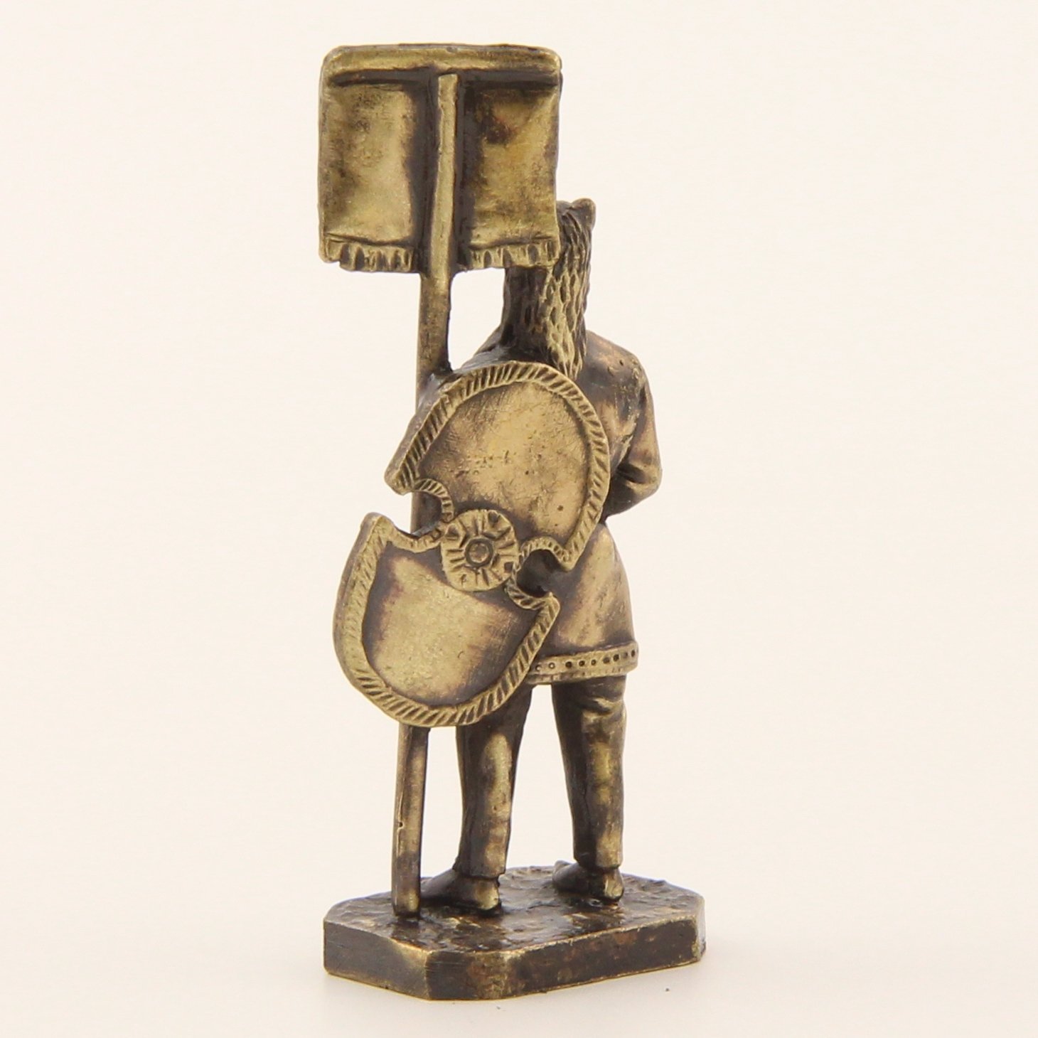 Бронзовая статуэтка Знаменосец с орлом на штандарте (серия Персы)Фото 15656-03.jpg