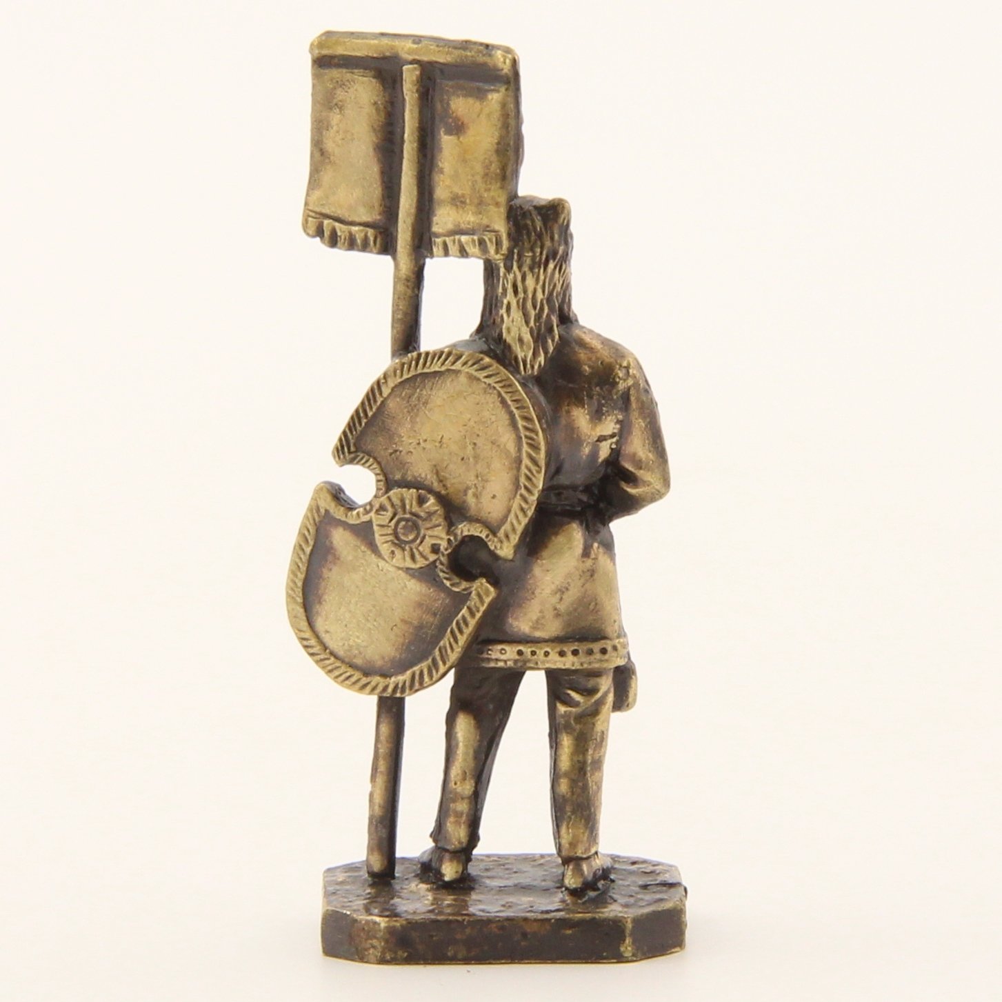 Бронзовая статуэтка Знаменосец с орлом на штандарте (серия Персы)Фото 15656-04.jpg