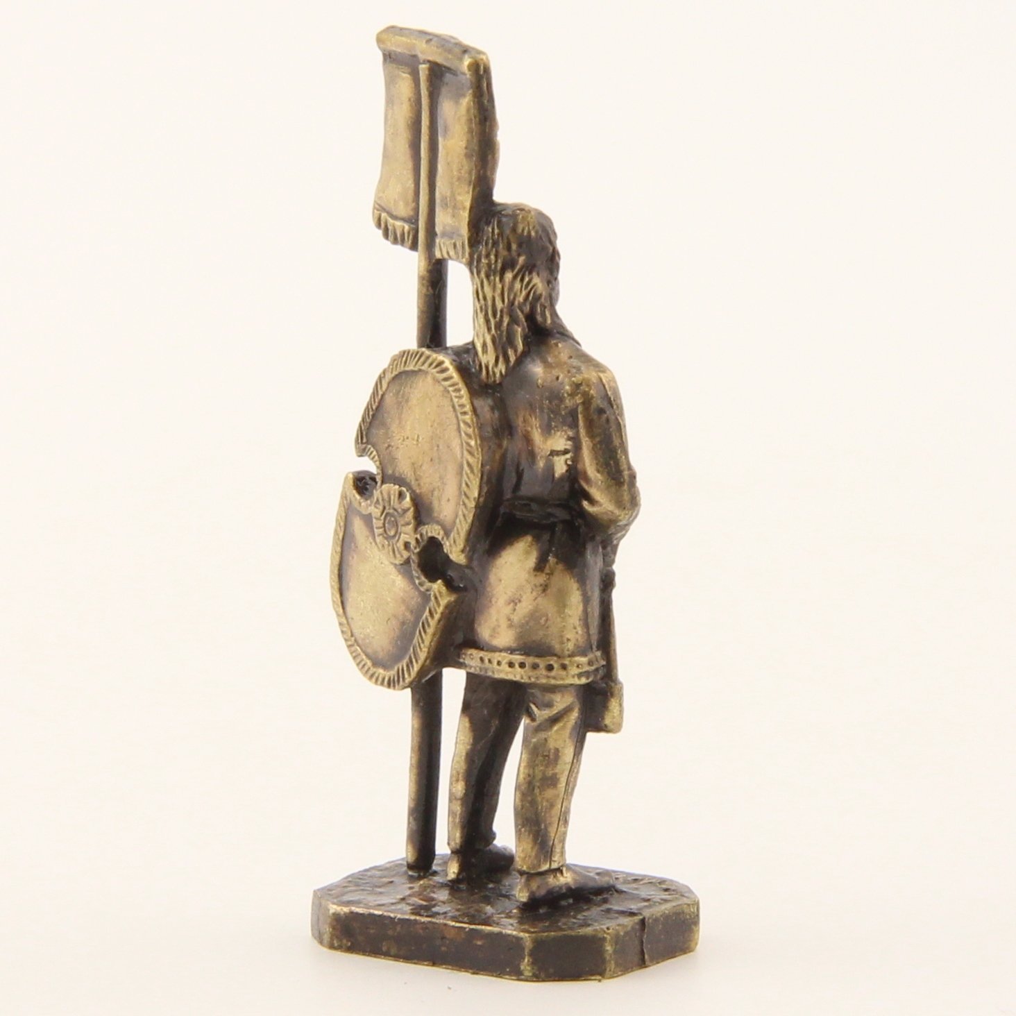 Бронзовая статуэтка Знаменосец с орлом на штандарте (серия Персы)Фото 15656-05.jpg