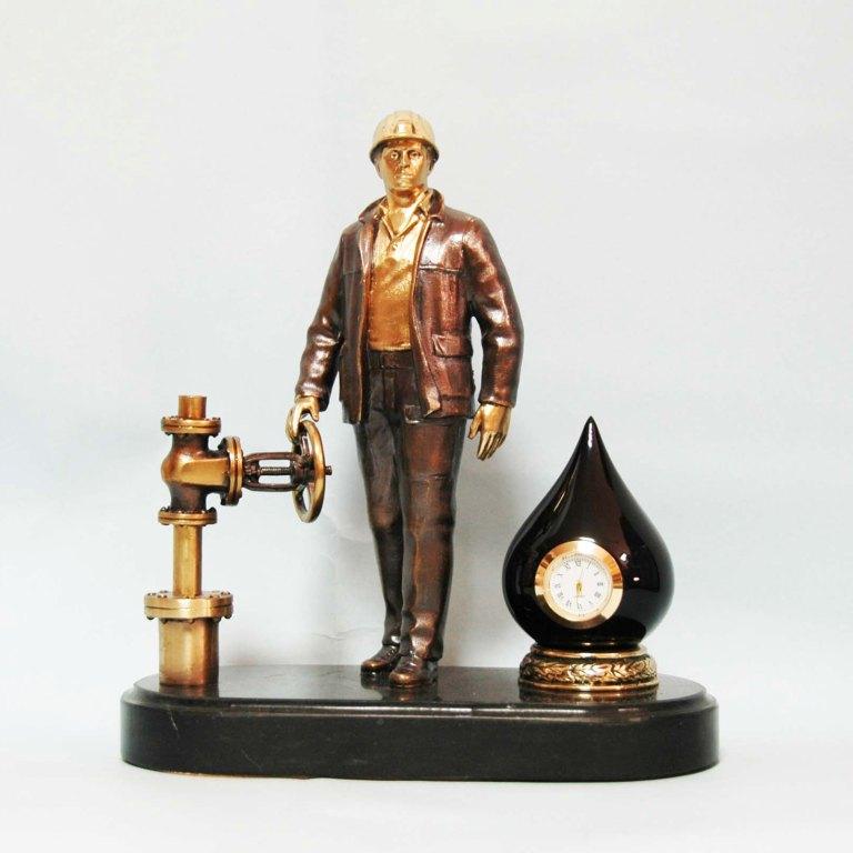 Бронзовые часы Работник нефтяной промышленности 4
