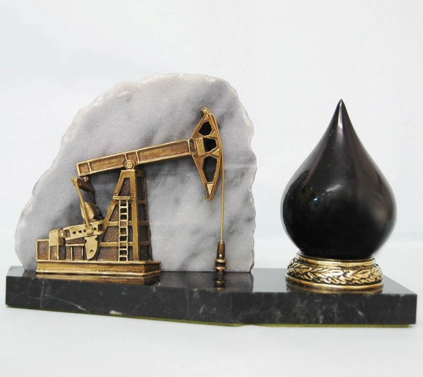 Бронзовый сувенир Нефтяная качалка с каплей нефти
