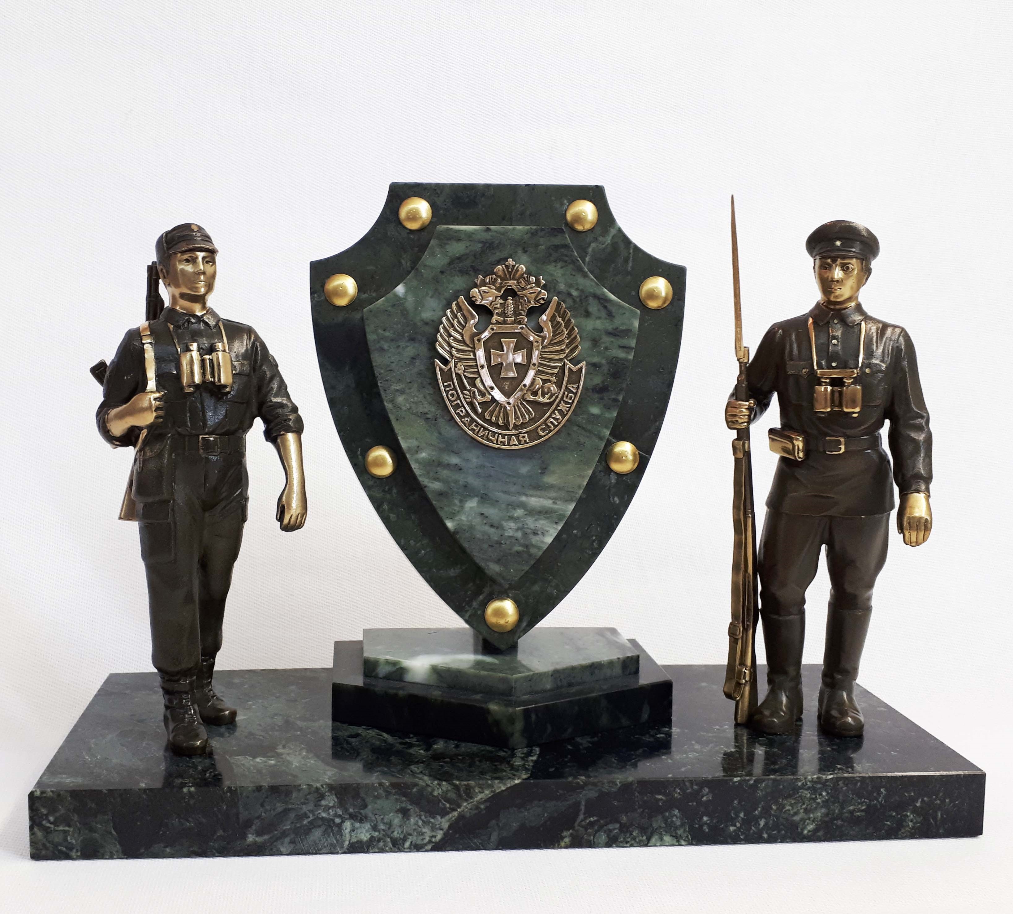 Бронзовая статуэтка На защите ОтечестваФото 18465-01.jpg