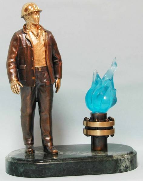 Бронзовая статуэтка Рабочий газовой промышленности