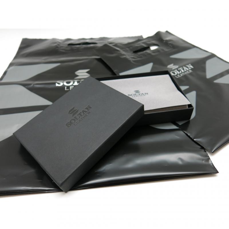 Черное кожаное портмоне с отделением для паспорта и автодокументов SOLTAN 256 01 01