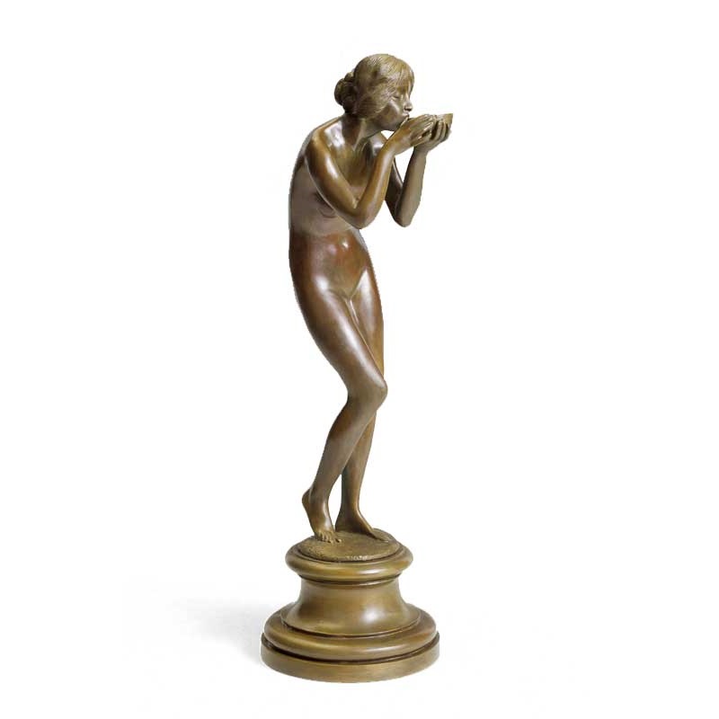 Бронзовая скульптура Девушка пьющая из чаши