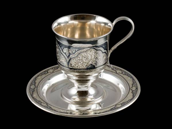 Серебряная чашка с блюдцемФото 363-02.jpg