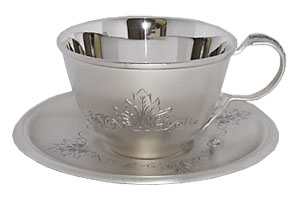 Серебряные чашки и чайные пары