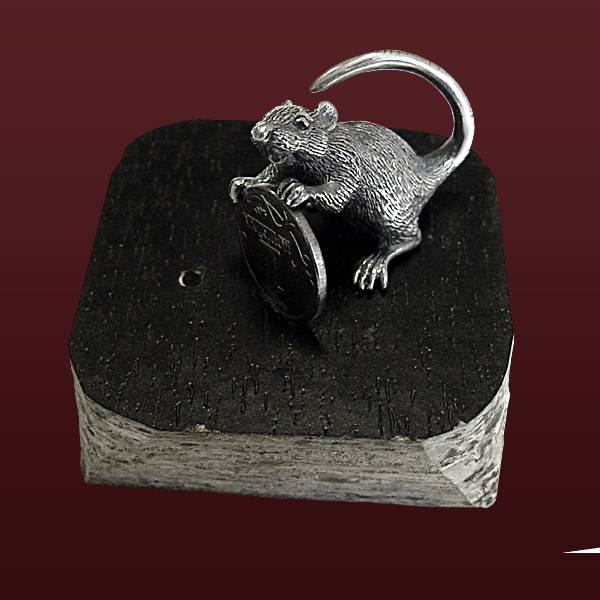 Серебряная скульптура Крыса с монетой (снято с производства)