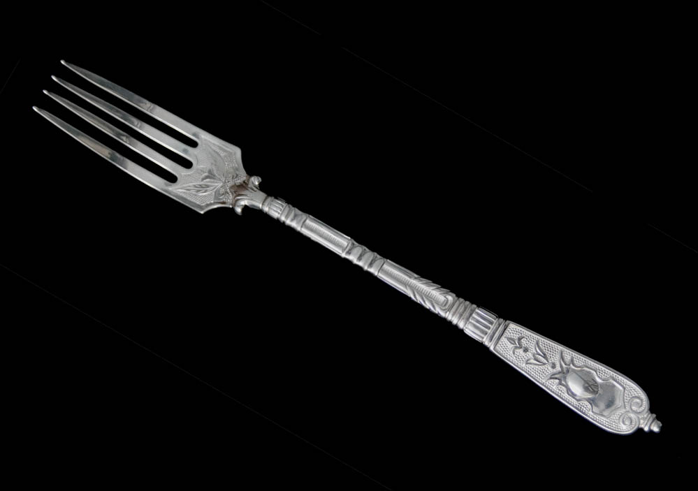 Серебряная столовая вилка «Ампир»