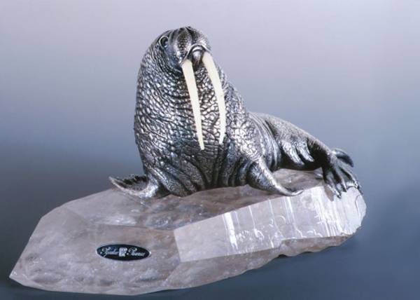 Серебряная скульптура Морж