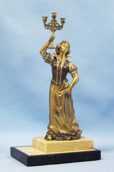 Бронзовая статуэтка  Белоснежка с канделябром