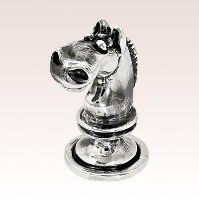 Серебряная статуэтка Шахматный конь