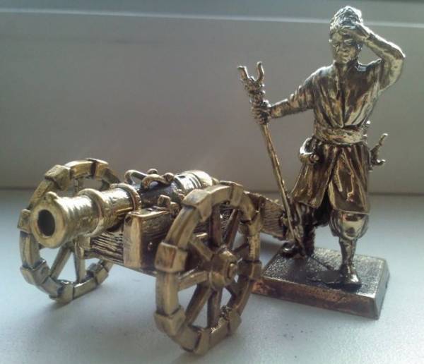 Бронзовая статуэтка Запорожский казак (серия Казаки 17 века)Фото 12618-05.jpg