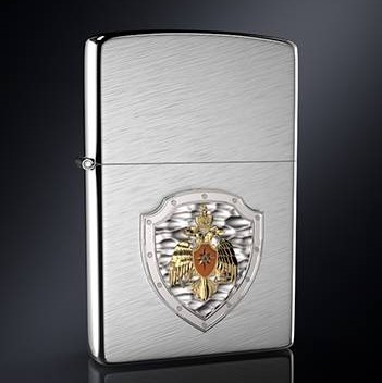 Зажигалка с серебряной эмблемой МЧС РФФото 13017-02.jpg