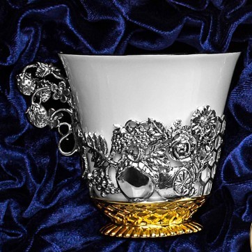Серебряная чайная чашка Натюрморт с позолотой (снято с производства)