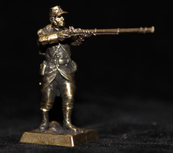 Бронзовая статуэтка Рядовой 18-го полка линейной пехоты (серия Французская пехота 1853-1856 гг..)