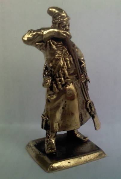 Бронзовая статуэтка Стрелец, заражающий пищаль (серия Стрельцы 17-го века)Фото 13530-01.jpg