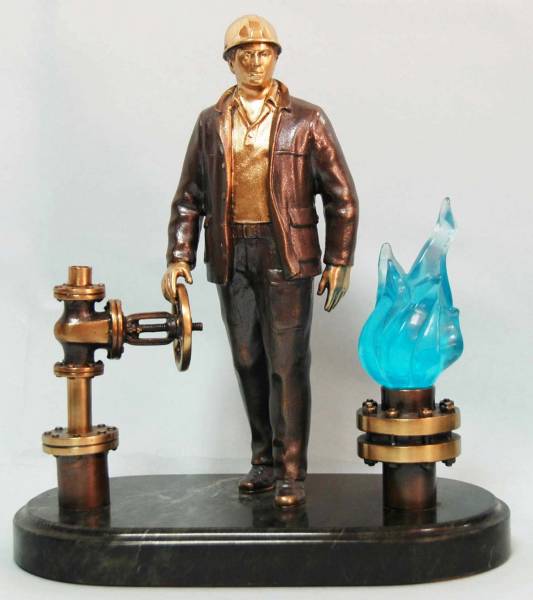 Бронзовая статуэтка Работник газовой промышленности