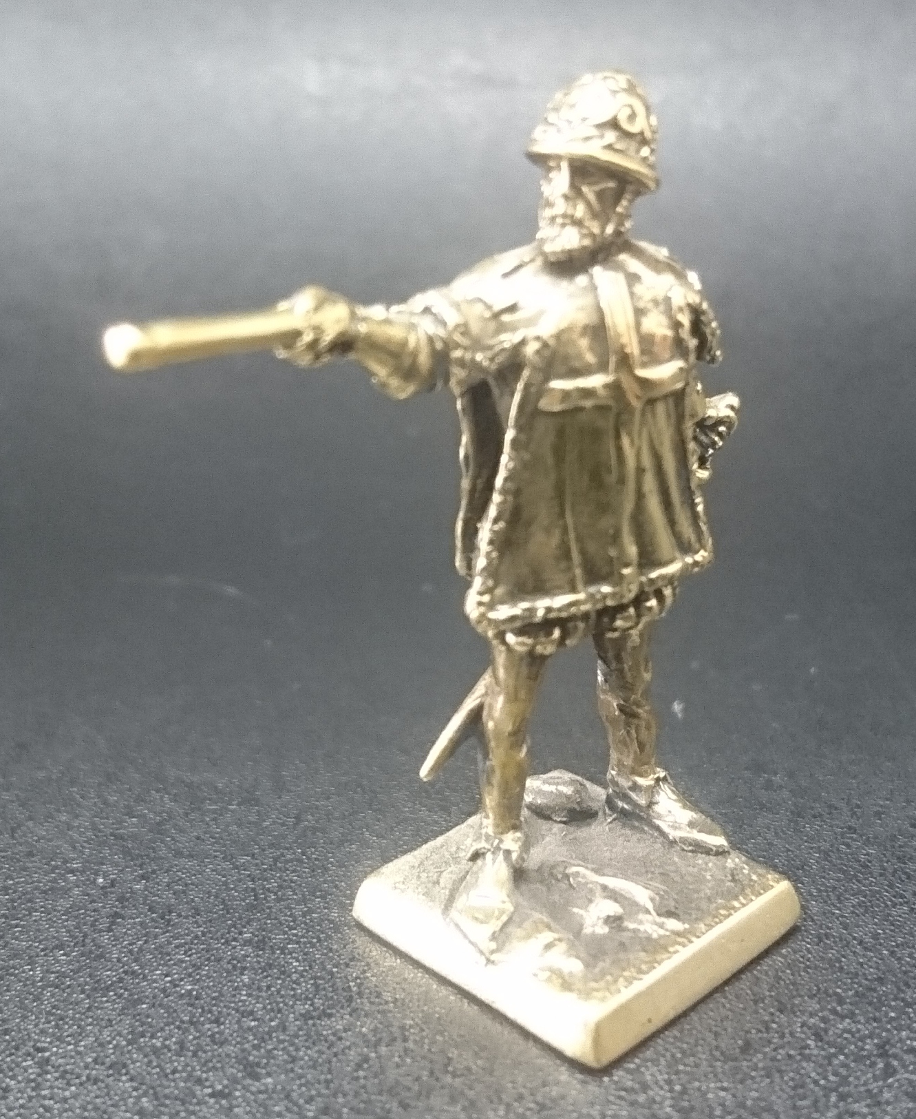 Бронзовая статуэтка Жан Паризо де ла Валетт (серия Мальтийский орден)Фото 14645-03.jpg