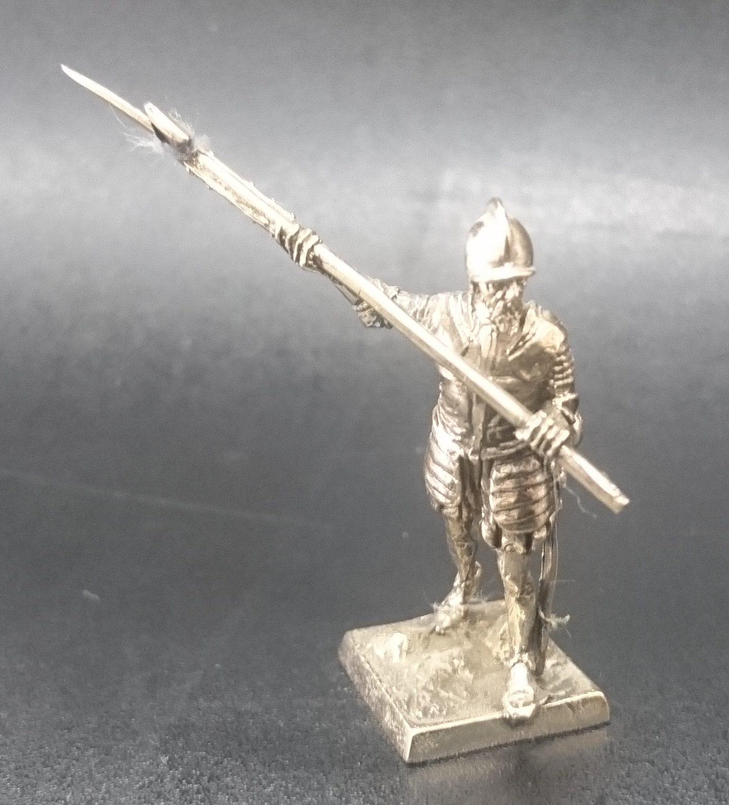 Бронзовая статуэтка Рыцарь с алебардой  (серия Мальтийский орден)Фото 14651-02.jpg