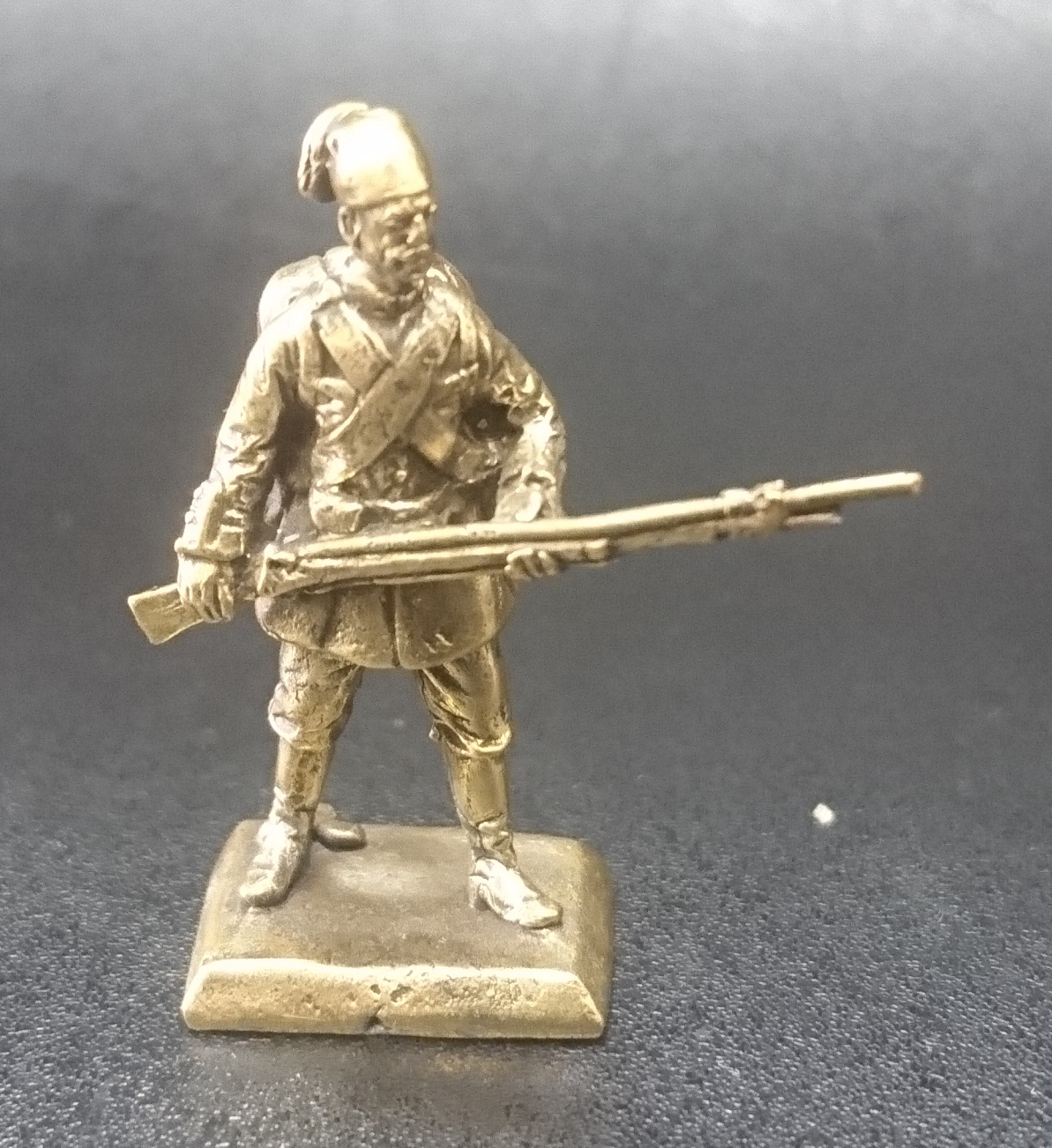 Бронзовая статуэтка Турок пехотинец с ружьем на перевес (серия Турецкая армия 1853-1856 гг.)Фото 14657-02.jpg