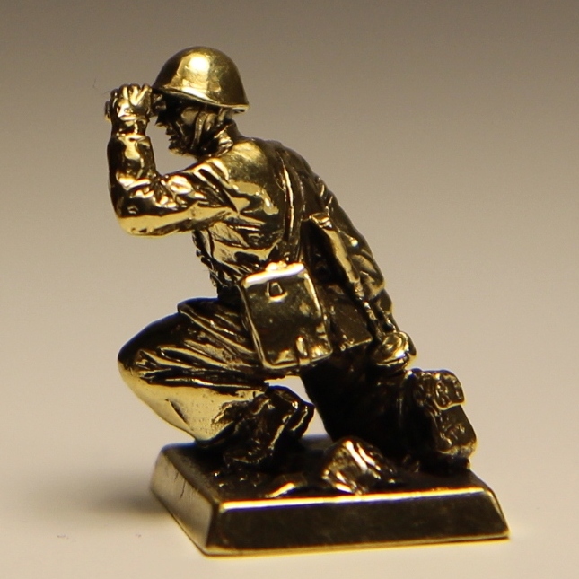 Бронзовая статуэтка Артеллирист с биноклем (серия Морская пехота ВОВ)Фото 14661-02.jpg