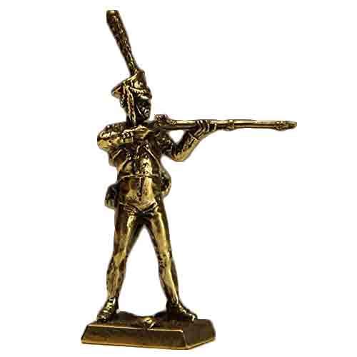 Бронзовая статуэтка Рядовой 5-го егерьского Эстляндского полка (серия РИА 1812 года)