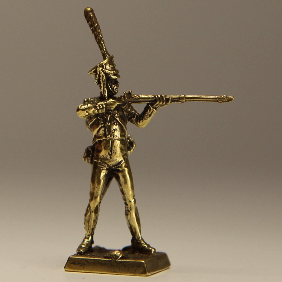 Бронзовая статуэтка Рядовой 5-го егерьского Эстляндского полка (серия РИА 1812 года)Фото 14668-02.jpg