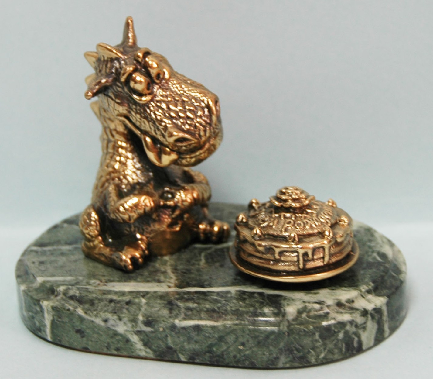 Бронзовая статуэтка Дракон