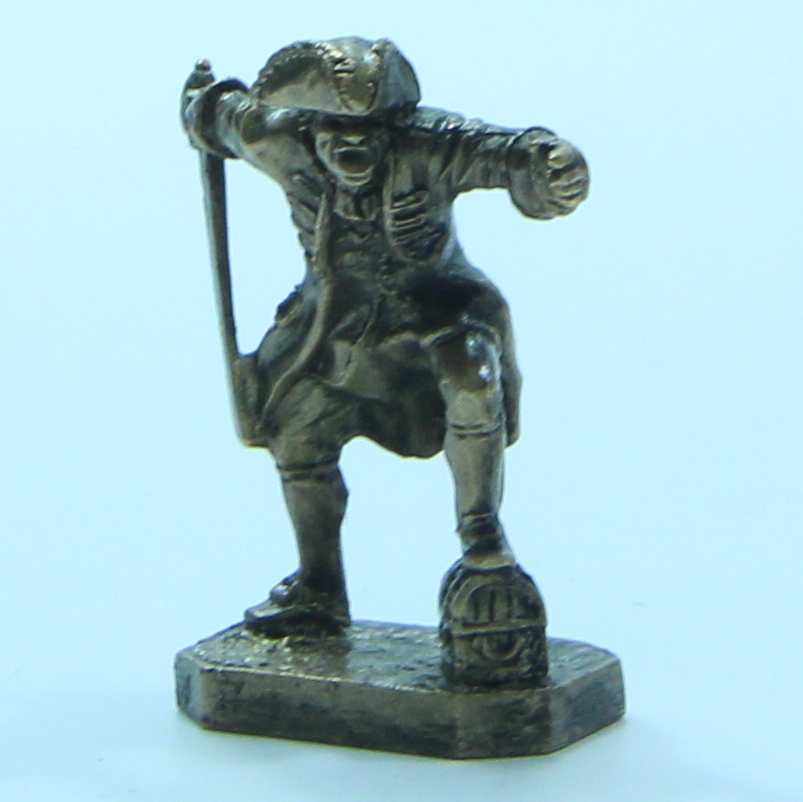 Бронзовая статуэтка Пират на сундуке с саблей (серия Пираты)
