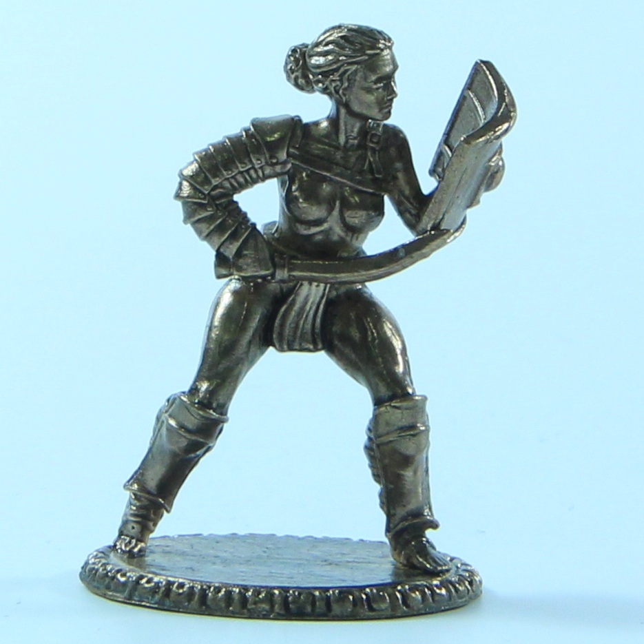 Бронзовая статуэтка Гладиаторша с мечом и щитом (серия Gladiatress)