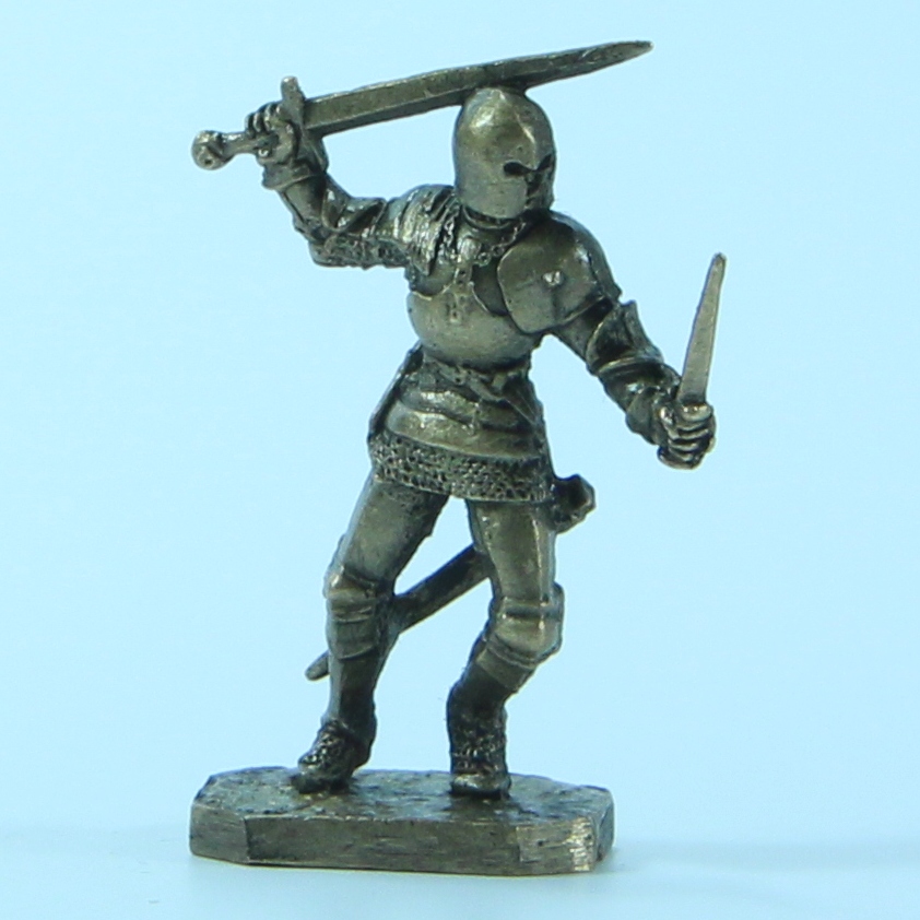 Бронзовая статуэтка Рыцарь с мечом и кинжалом (серия Война Роз)
