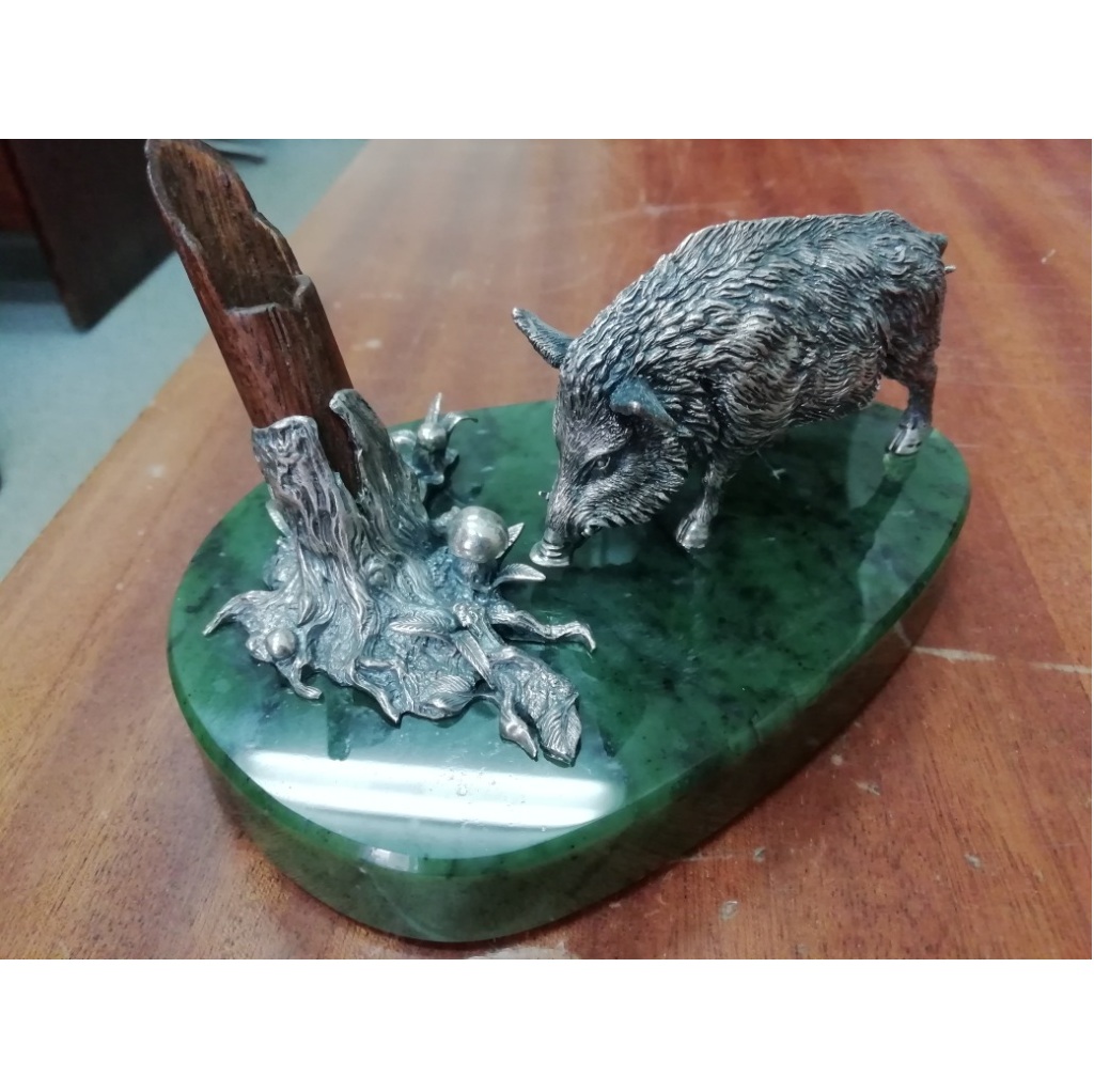 Серебряный сувенир-скульптура Кабан у пняФото 15212-02.jpg