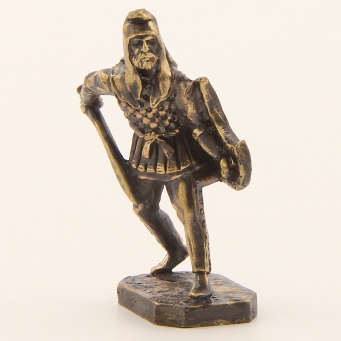 Бронзовая статуэтка Воин с кописом и щитом (серия Персы)Фото 15243-03.jpg