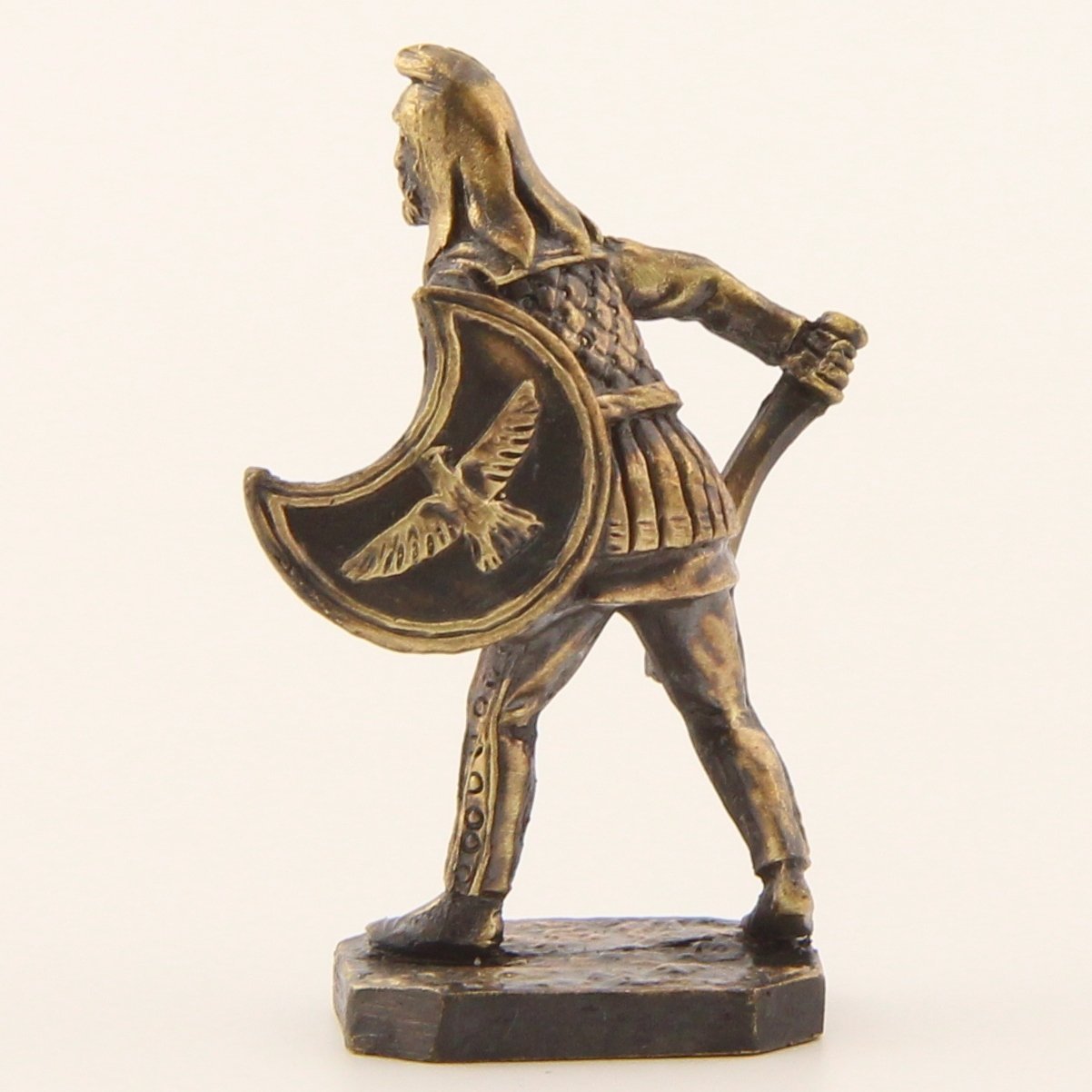 Бронзовая статуэтка Воин с кописом и щитом (серия Персы)Фото 15243-05.jpg