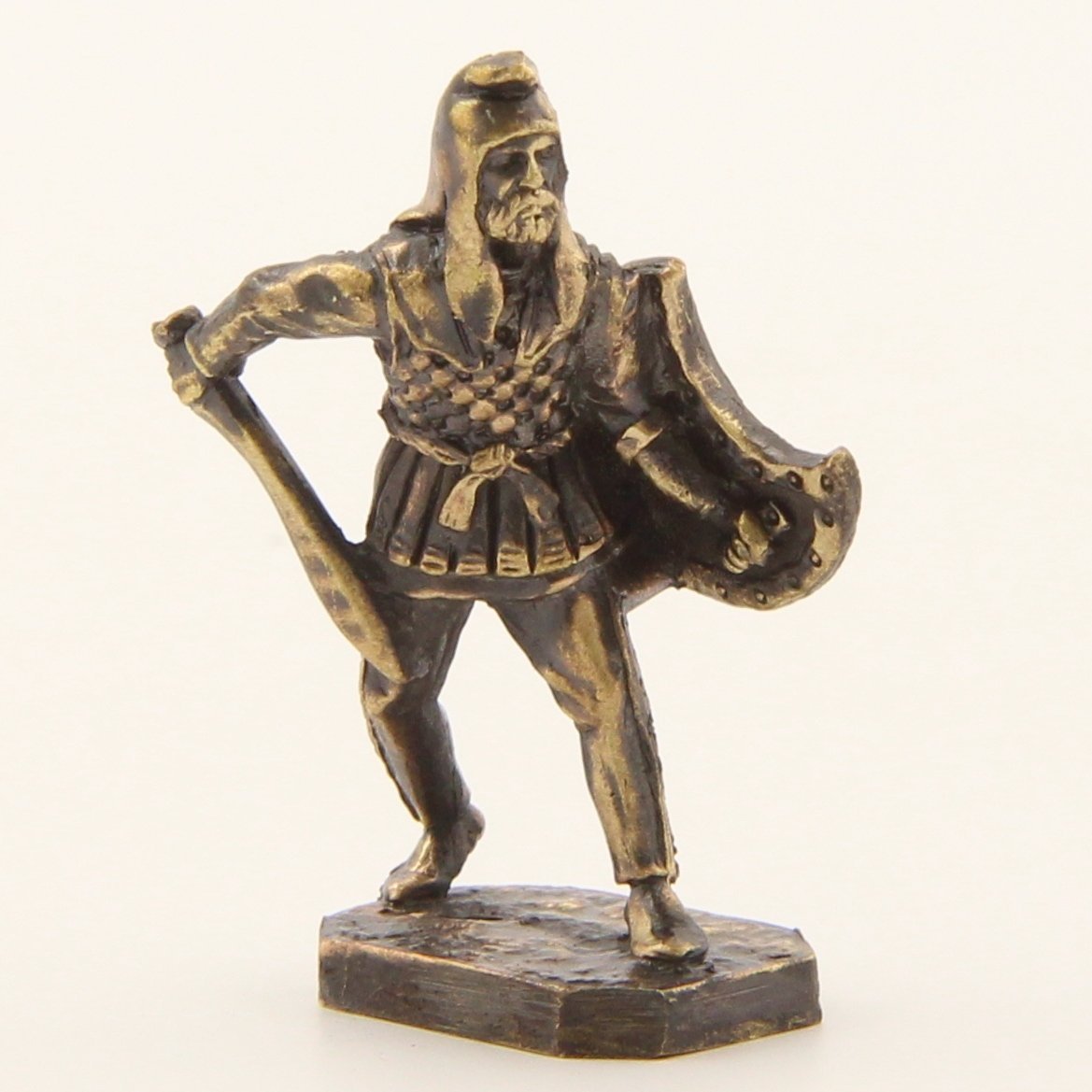 Бронзовая статуэтка Воин с кописом и щитом (серия Персы)Фото 15243-08.jpg