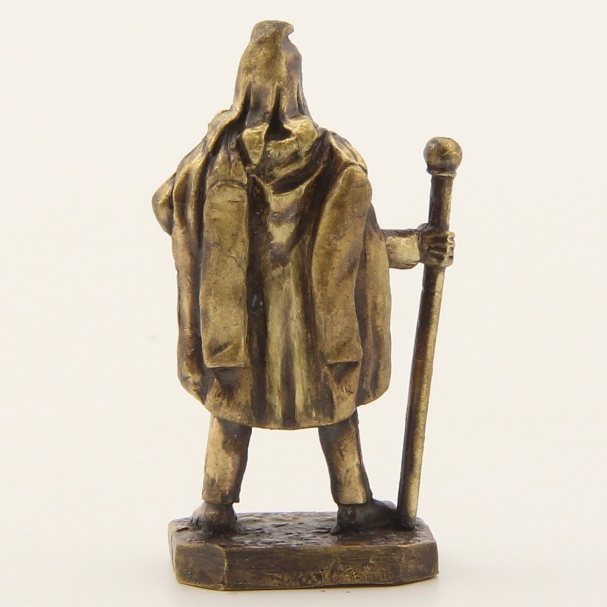 Бронзовая статуэтка Вождь с посохом и кинжалом (серия Персы)Фото 15244-03.jpg