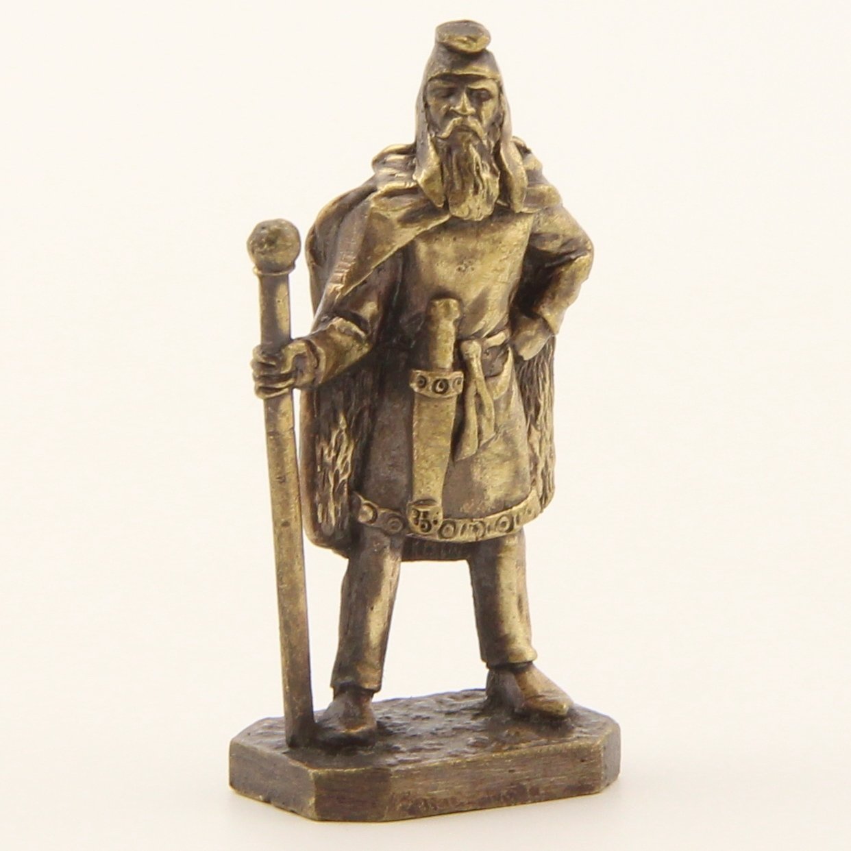 Бронзовая статуэтка Вождь с посохом и кинжалом (серия Персы)Фото 15244-05.jpg