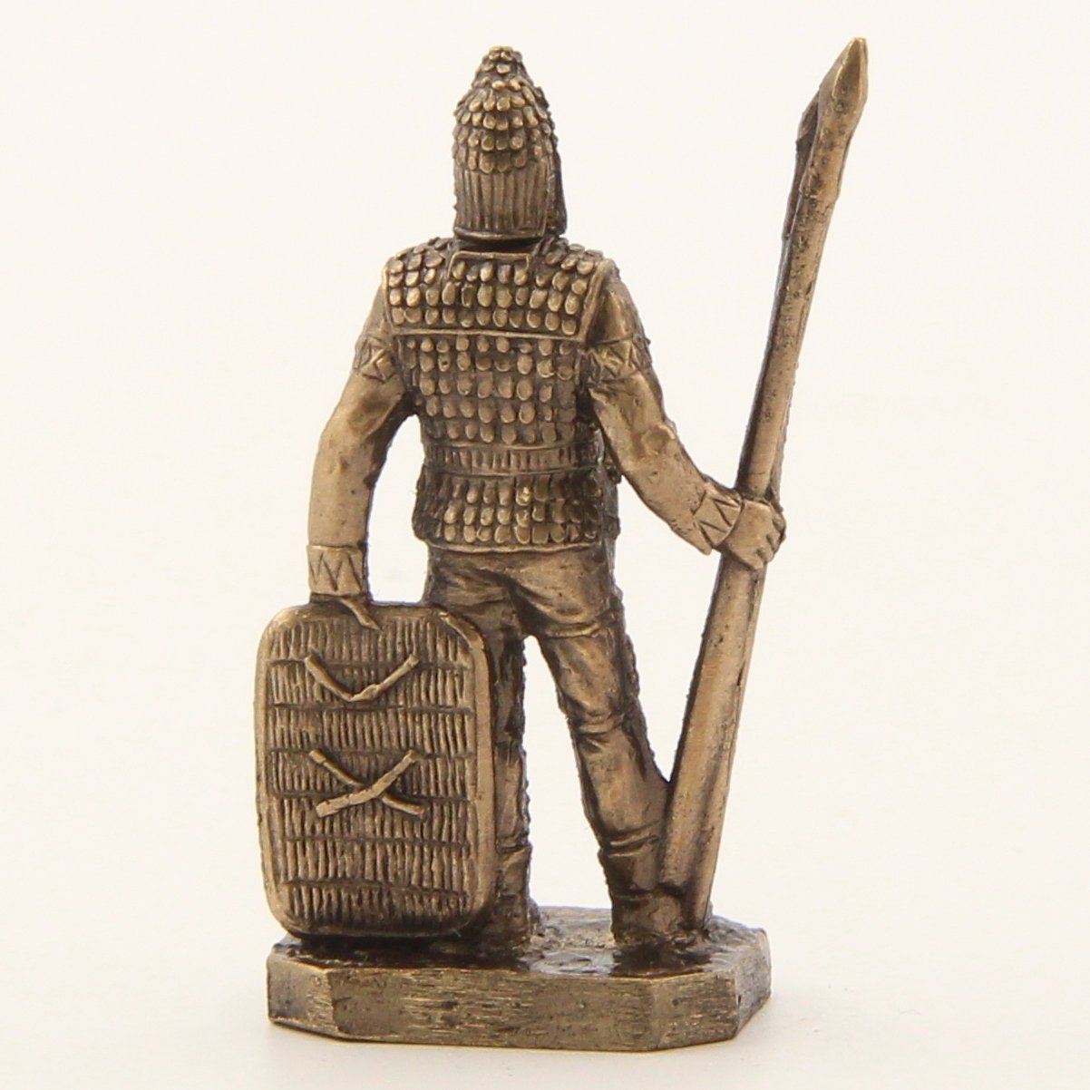 Бронзовая статуэтка Воин с двумя копьями и щитом (серия Скифы)Фото 15246-04.jpg