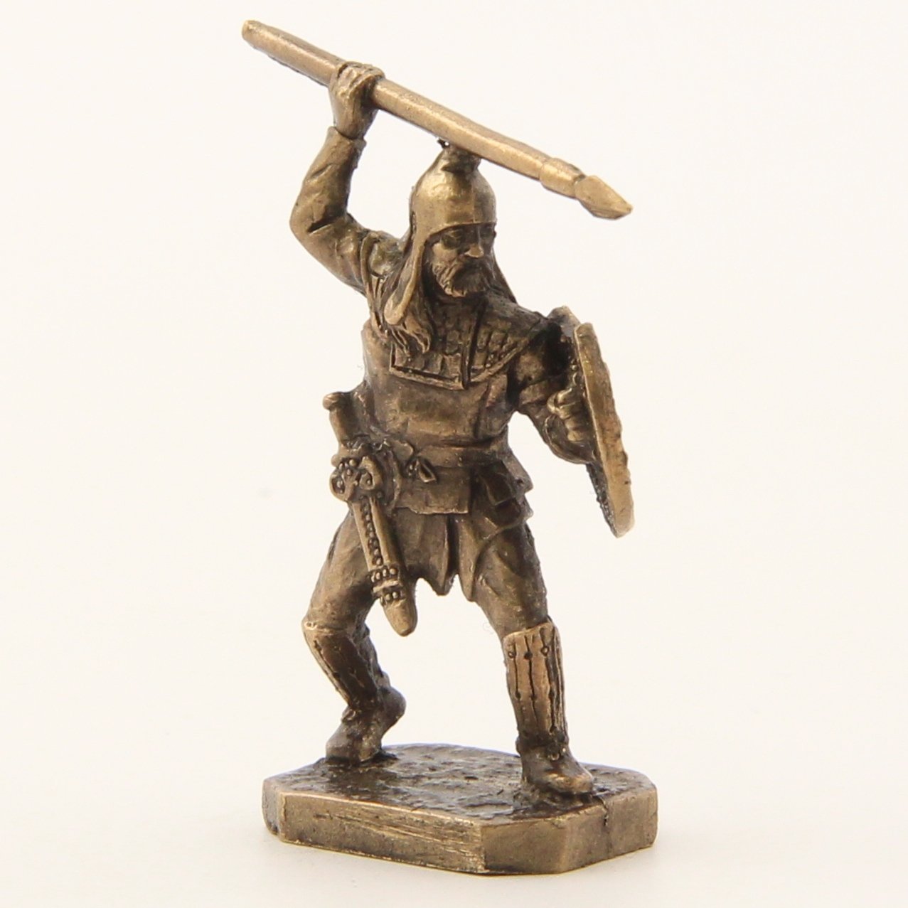 Бронзовая статуэтка Воин с копьем и щитом (серия Скифы)Фото 15247-02.jpg