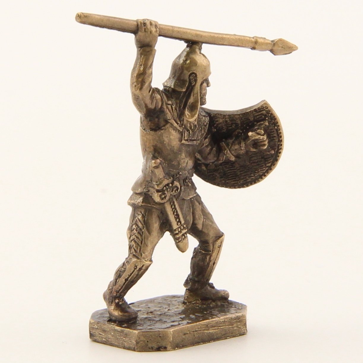 Бронзовая статуэтка Воин с копьем и щитом (серия Скифы)Фото 15247-07.jpg