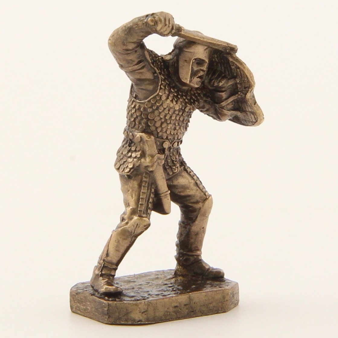 Бронзовая статуэтка Воин с мечом и щитом (серия Скифы)Фото 15248-05.jpg